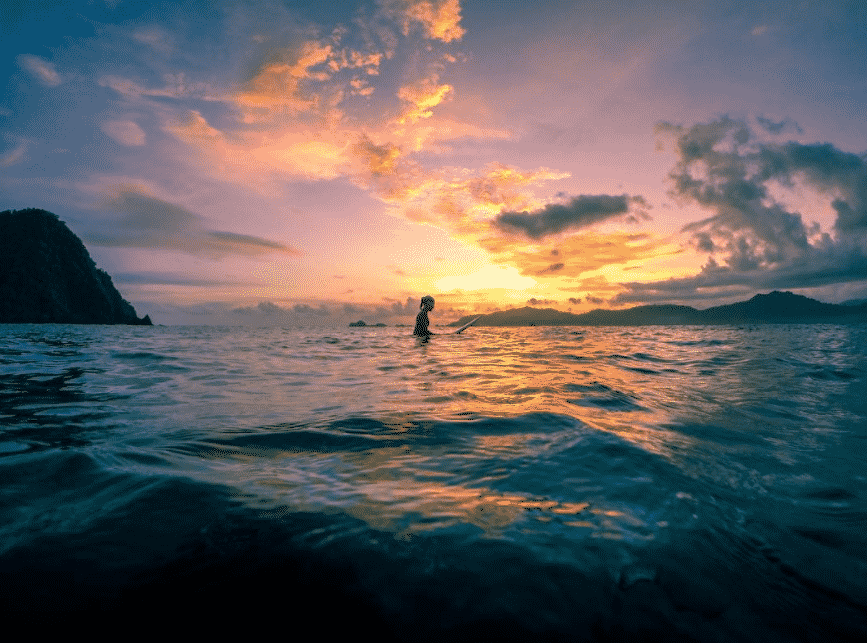 Pantai Pulau Merah Banyuwangi dengan Sunset yang Indah Pantai Pulau Merah Banyuwangi dengan Sunset yang Indah