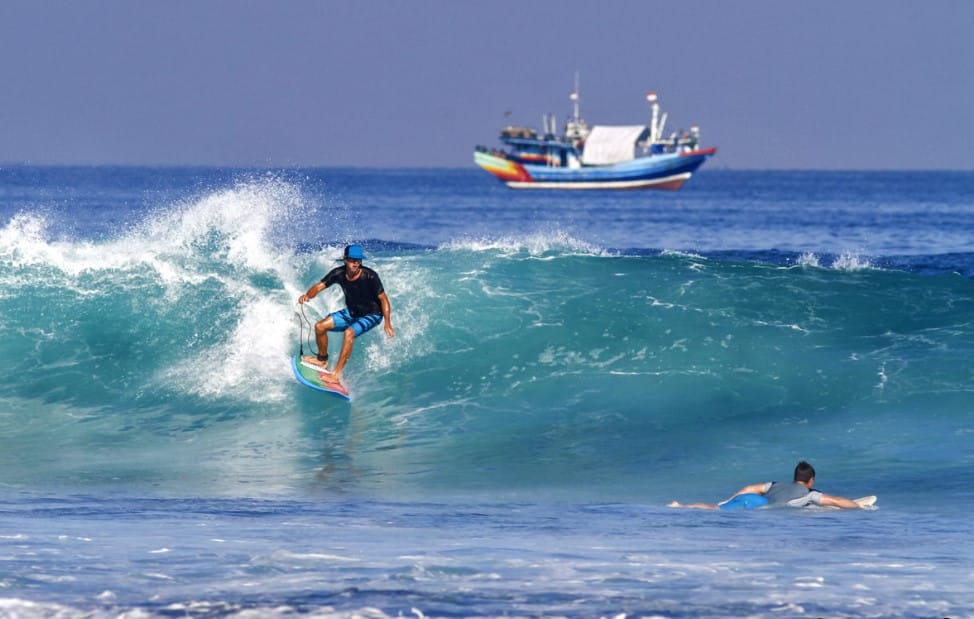 Spot Terbaik untuk Surfing Spot Terbaik untuk Surfing