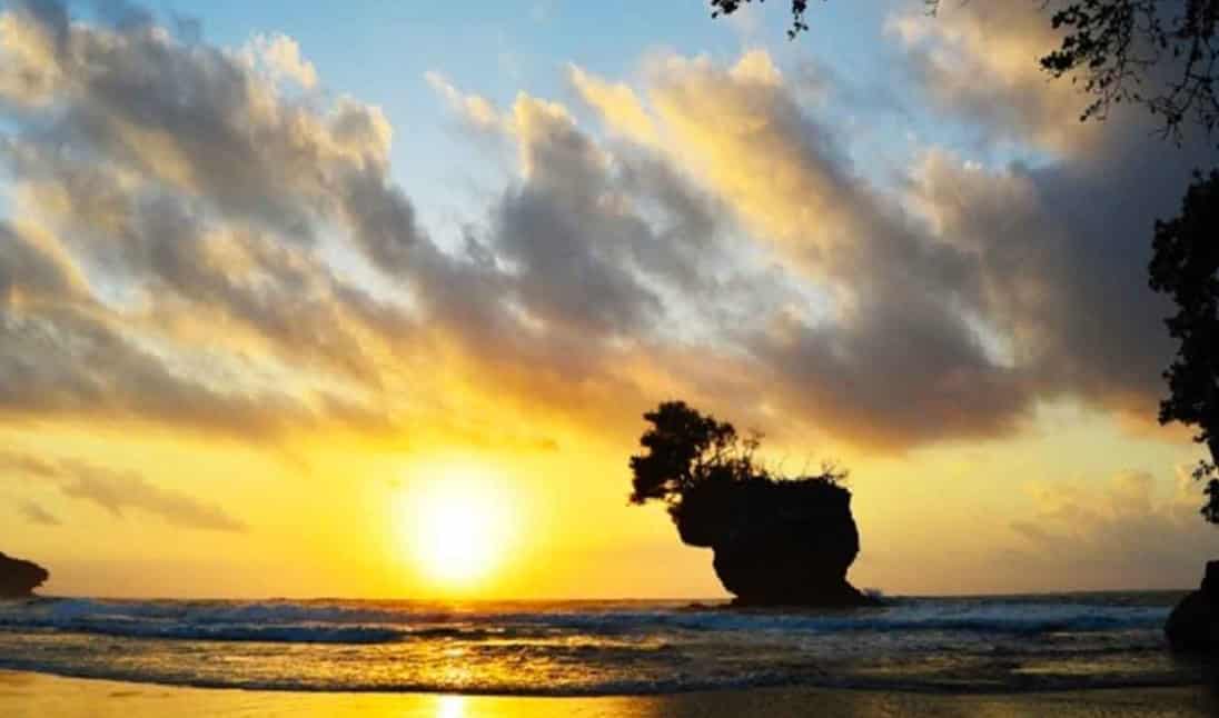 Sunset dan Sunrise Pantai Madasari