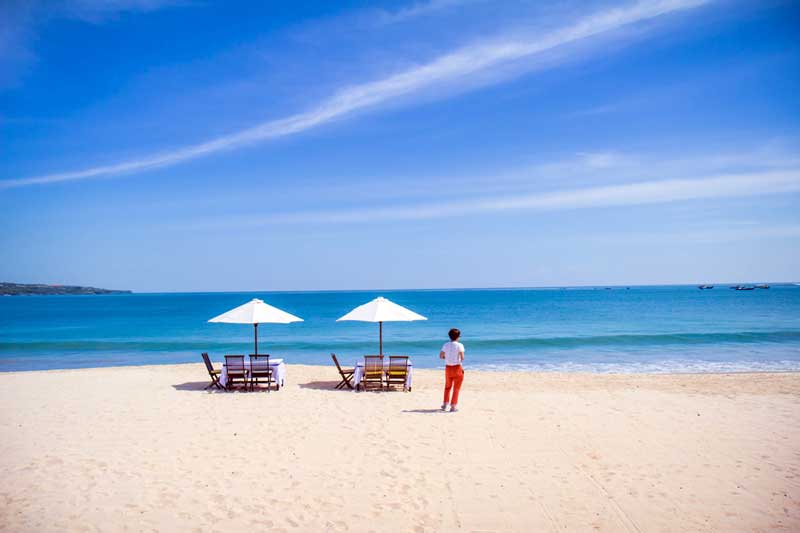 hotel tepi pantai seminyak bali