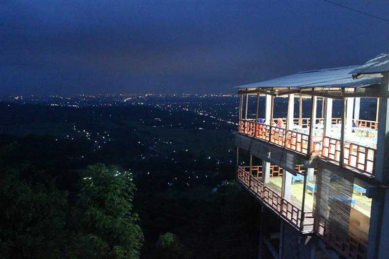 bukit bintang jogja sore hari