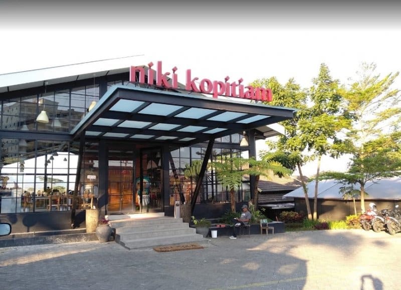 cafe di batu malang ramai