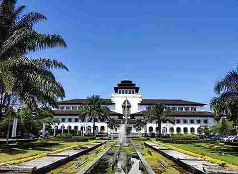 WISATA BANDUNG DEKAT STASIUN