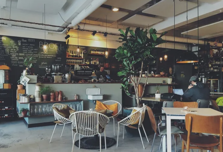 10 Rekomendasi Cafe Bandung 24 Jam Murah dengan WiFi Kencang untuk Nongkrong Sampai Pagi